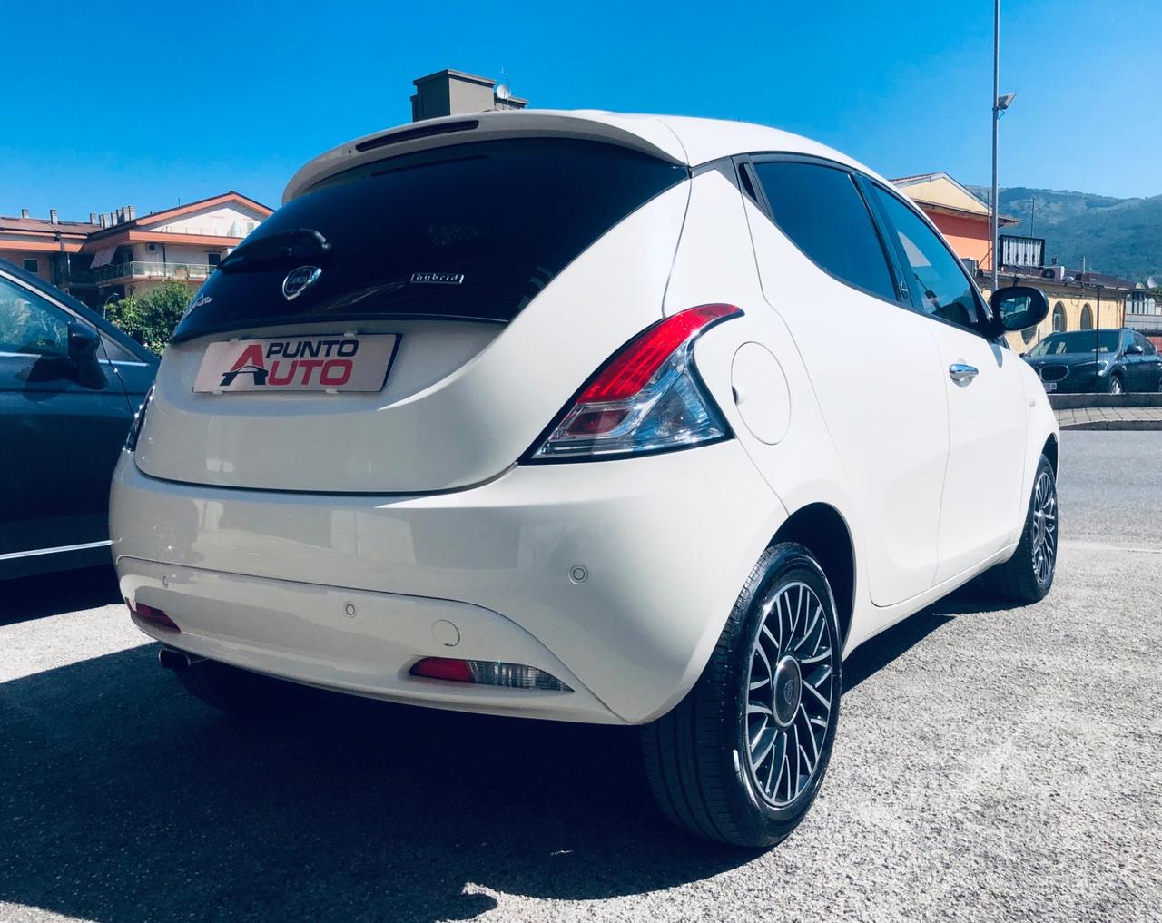 Lancia Ypsilon 1.0 FireFly 5 porte S&S Hybrid Ecochic Gold