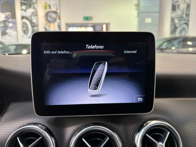 MERCEDES-BENZ GLA 180 d Automatic Sport - 17" - Telecamera - Navi - IVA