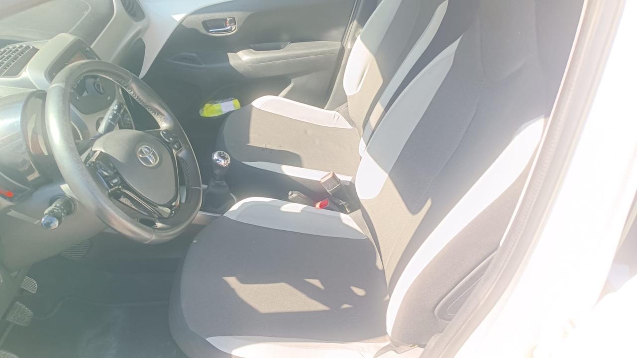 Toyota Aygo 1.0 VVT-i 69 CV 5 porte x-black TSS