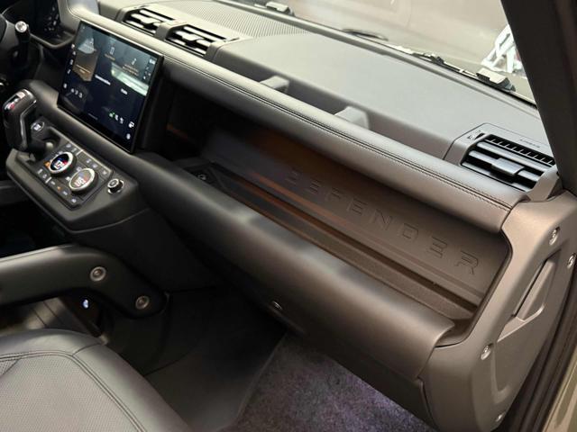 LAND ROVER Defender 110 3.0D I6 AWD Auto X-Dynamic HSE *GARANZIA 2030*