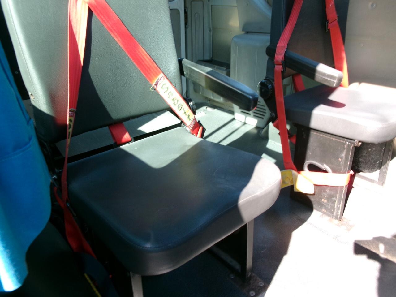 Iveco Daily 35-13 c 2.3 td 9 posti con pedana per persone disabili