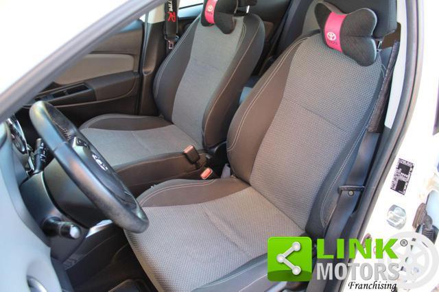 TOYOTA Yaris 1.5 Hybrid 5 porte Active cambio automatico