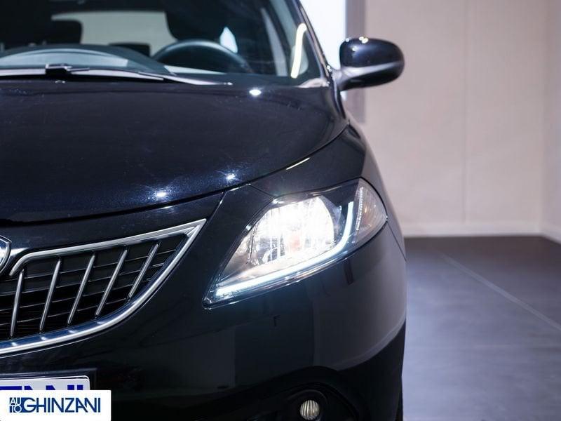Lancia Ypsilon 1.0 Hybrid 70 CV S&S Gold Neo Patentati