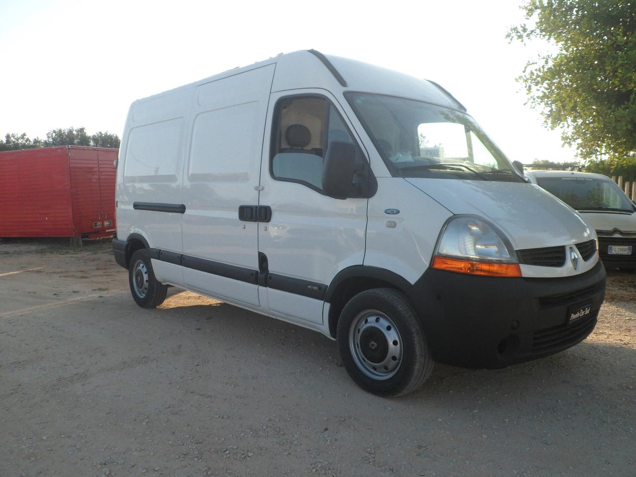 Renault Master furgone medio alto