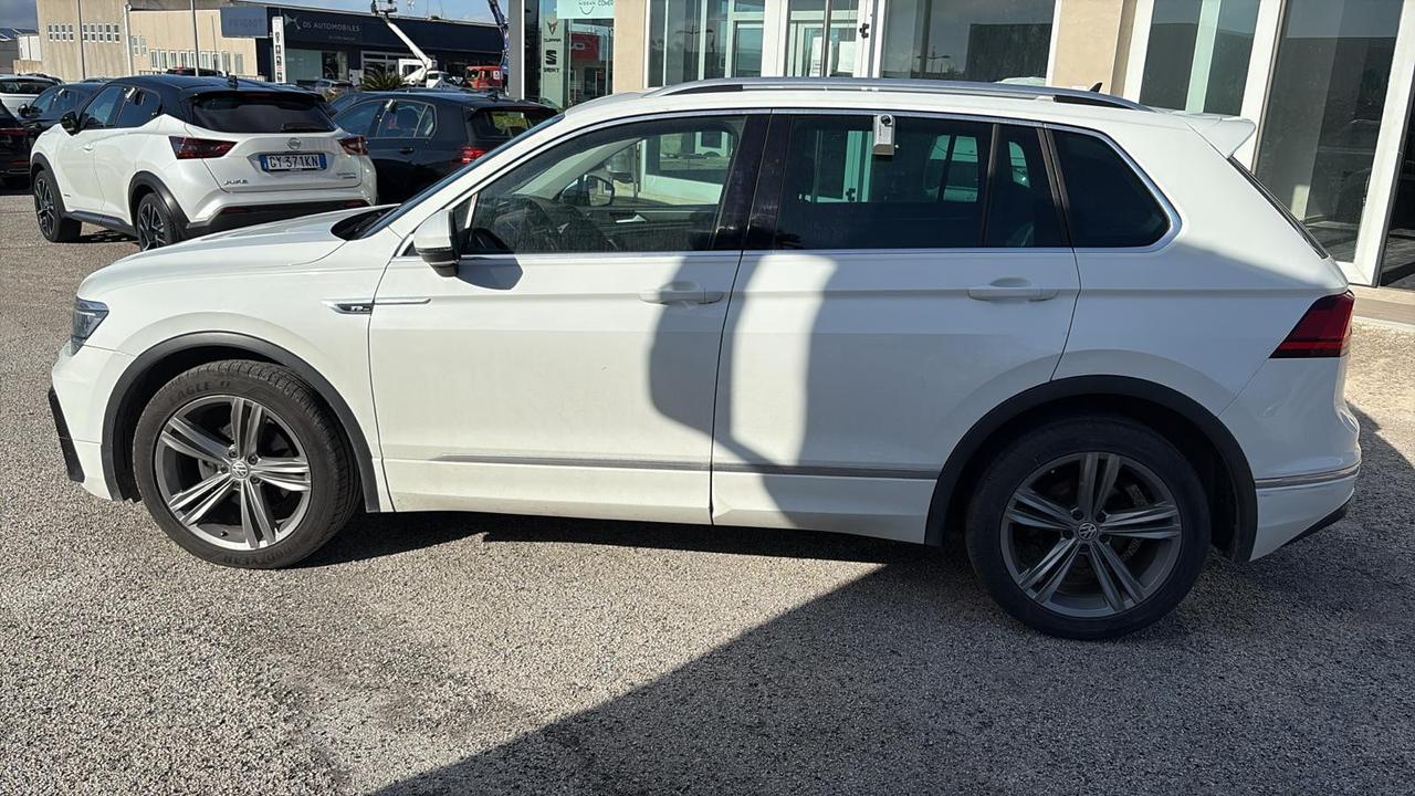 VOLKSWAGEN Tiguan II 2016 - Tiguan 2.0 tdi Advanced R-Line Exterior Pack 150cv dsg