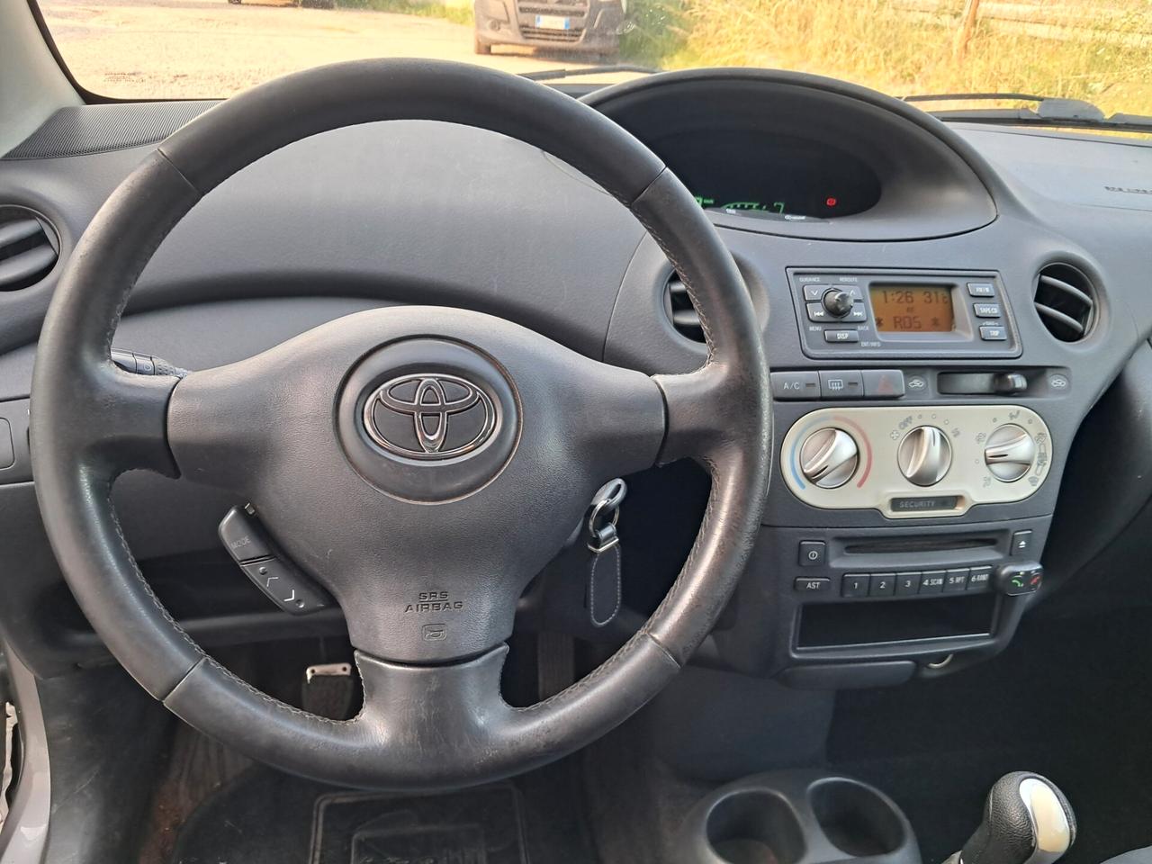 TOYOTA YARIS BENZINA