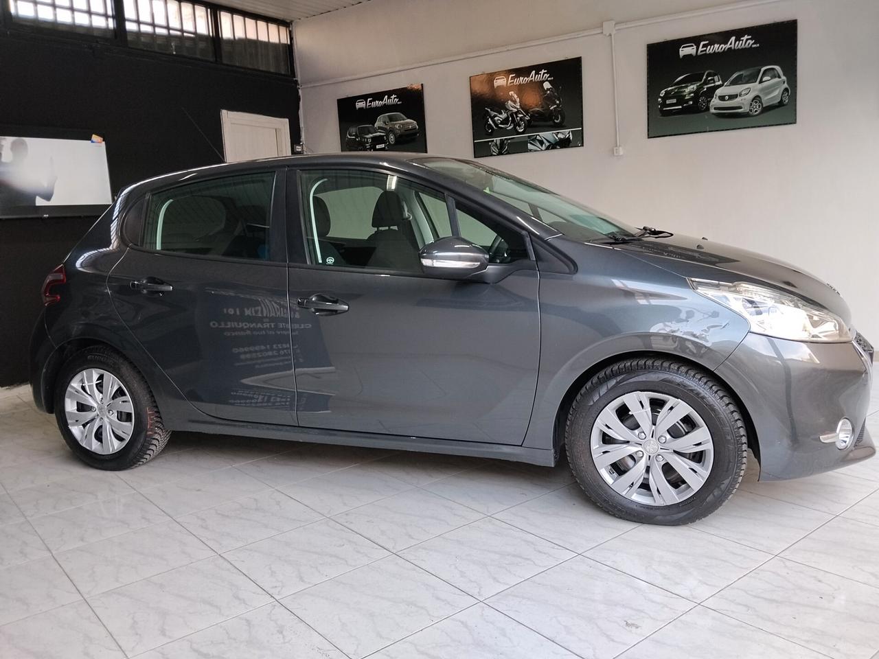 Peugeot 208 1.4 diesel 2015 CON GARANZIA