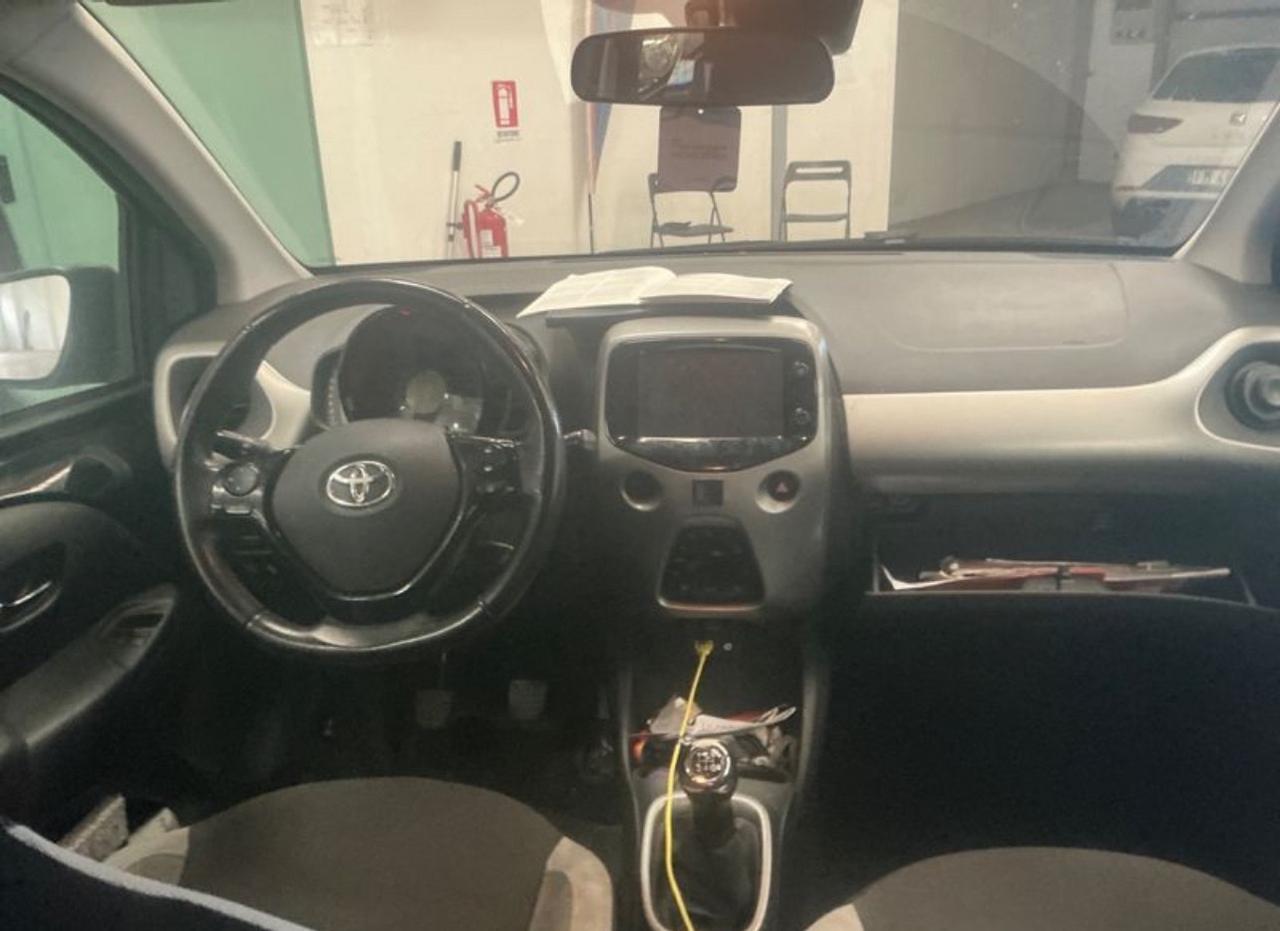 Toyota Aygo 1.0 VVT-i 69 CV 5 porte x-play