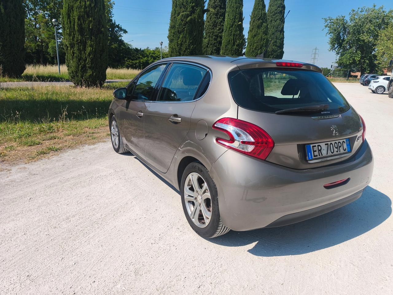 Peugeot 208 1.6 e-HDi 115 CV Stop&Start 5 porte Allure