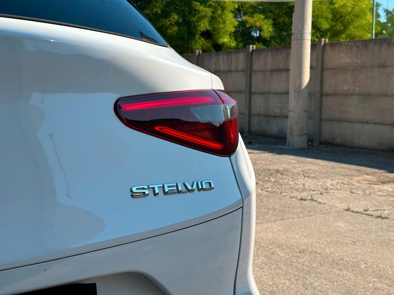 Alfa Romeo Stelvio 2.2 TD 160CV Business AT8 RWD