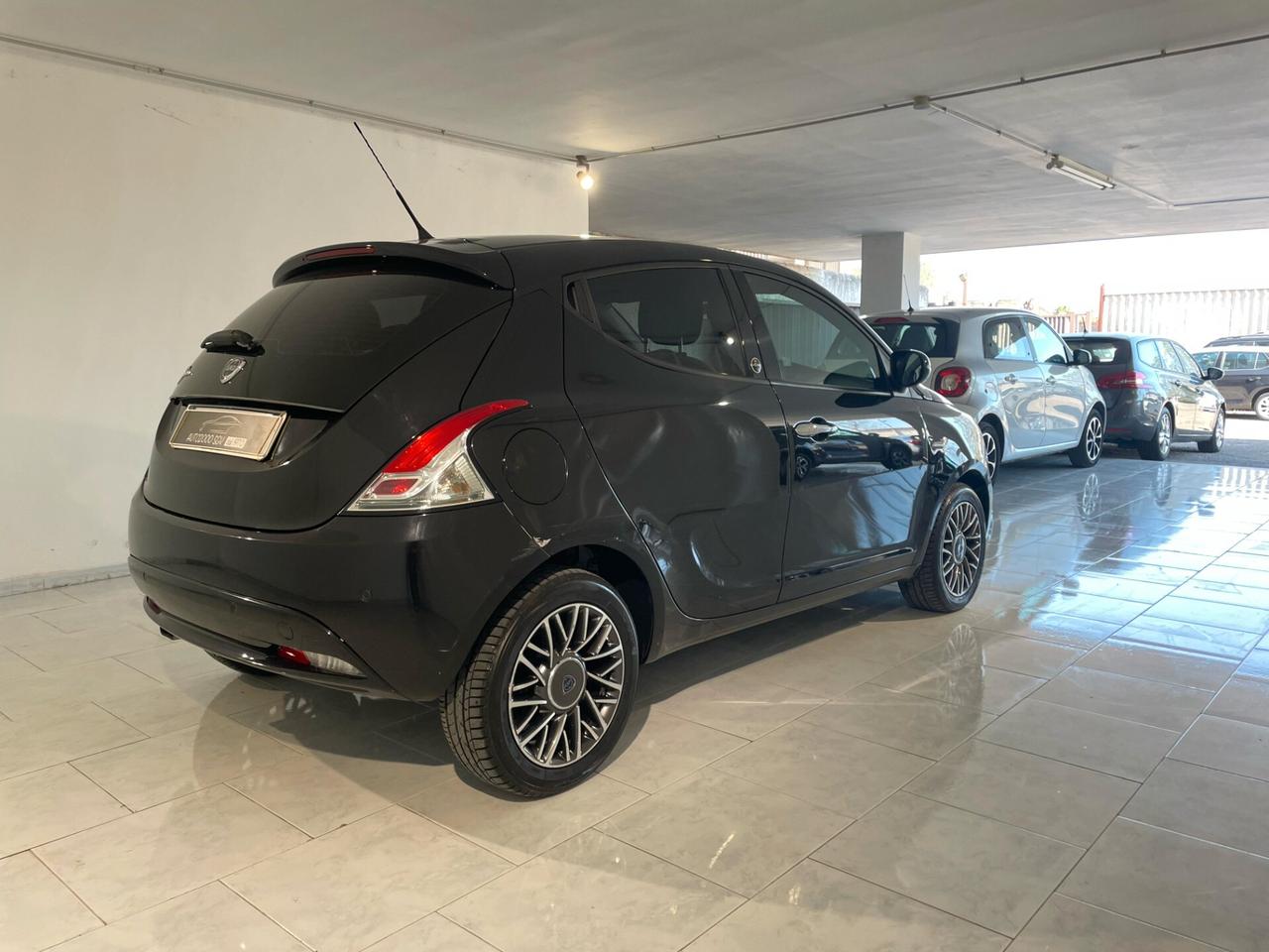 Lancia Ypsilon 1.2 GPL Ecochic Gold