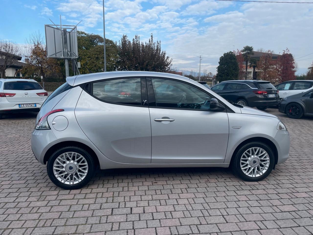 Lancia Ypsilon 1.2 69 CV 5 porte S&S Silver