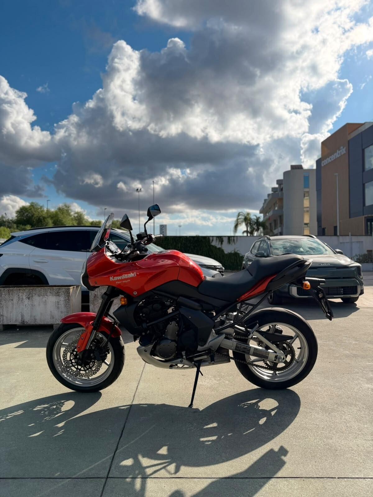 KAWASAKI VERSYS 650 – 15.000 KM - PATENTE A2