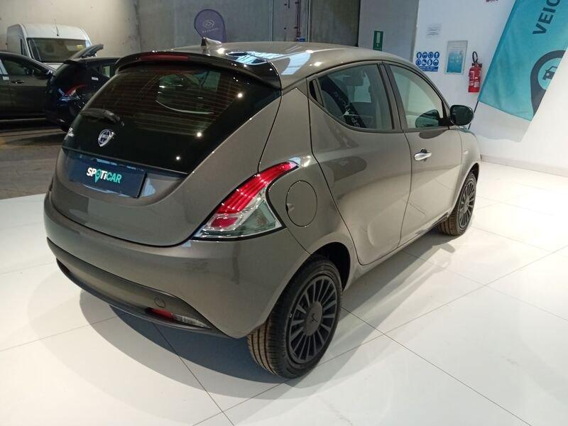 Lancia Ypsilon 1.0 FireFly 5 porte S&S Hybrid Silver