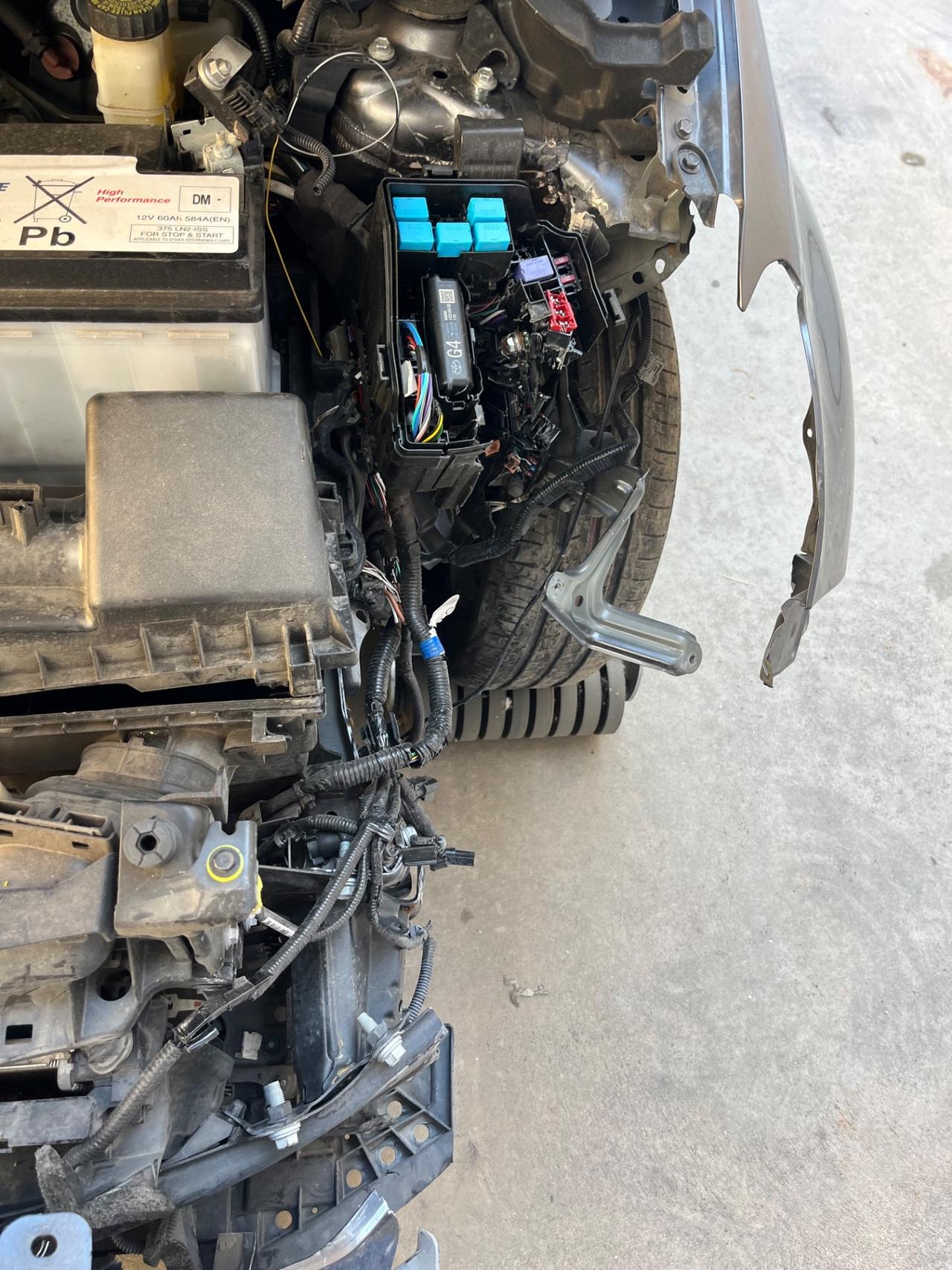 Toyota Yaris 1.0 benzina. INCIDENTATA