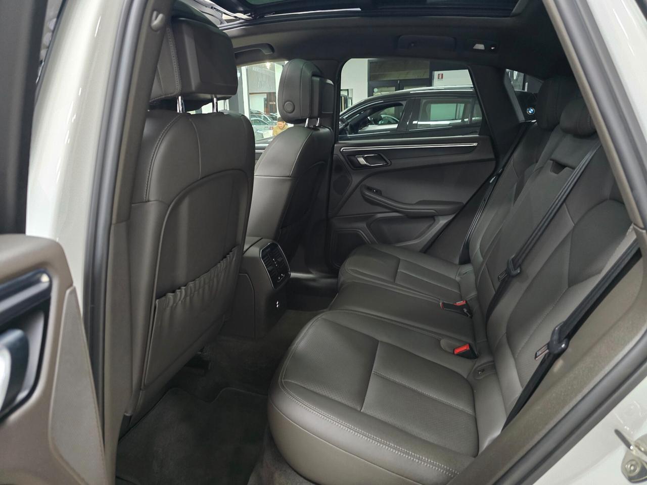 Porsche Macan 2.0 (Tetto panorama)