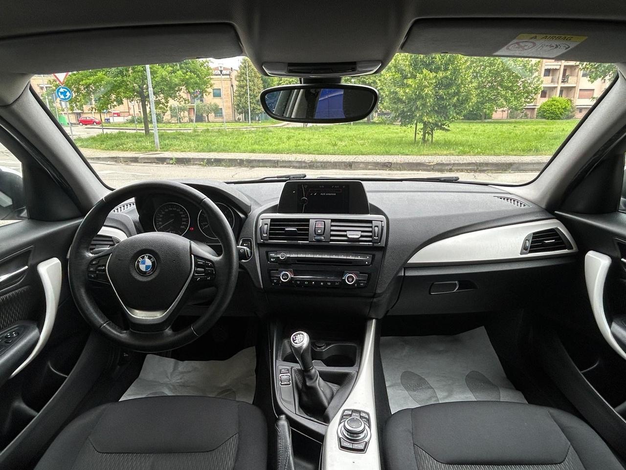 Bmw 120 120d 5p. Unique