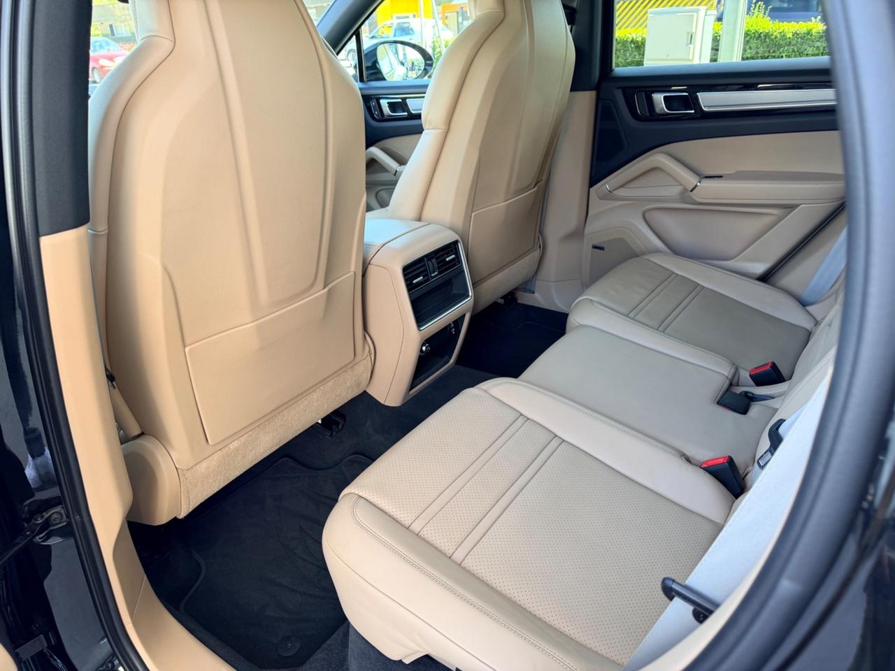 Porsche Cayenne Coupé 3.0 V6 E-Hybrid Platinum Edition