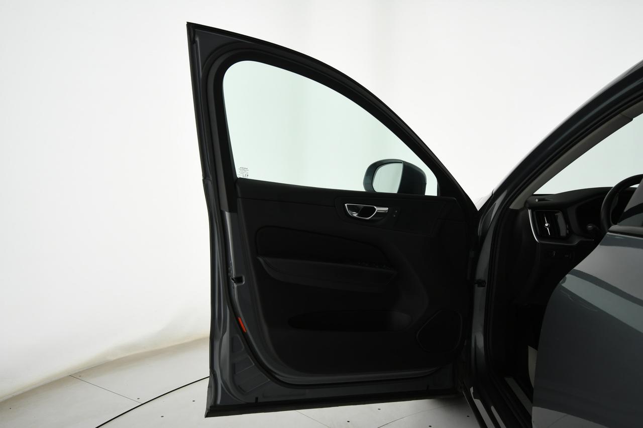 VOLVO XC60 2.0 b4 Momentum Pro awd auto CAMERA+APP CONNECT