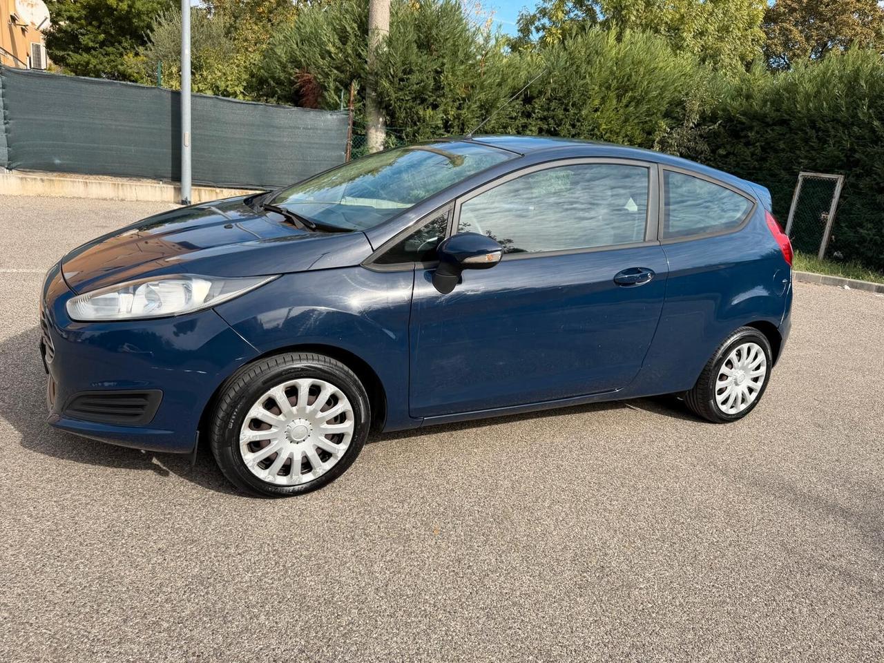 Ford Fiesta 1.5 tdci - NEOPATENTATI - 12 MESI DI GARANZIA -