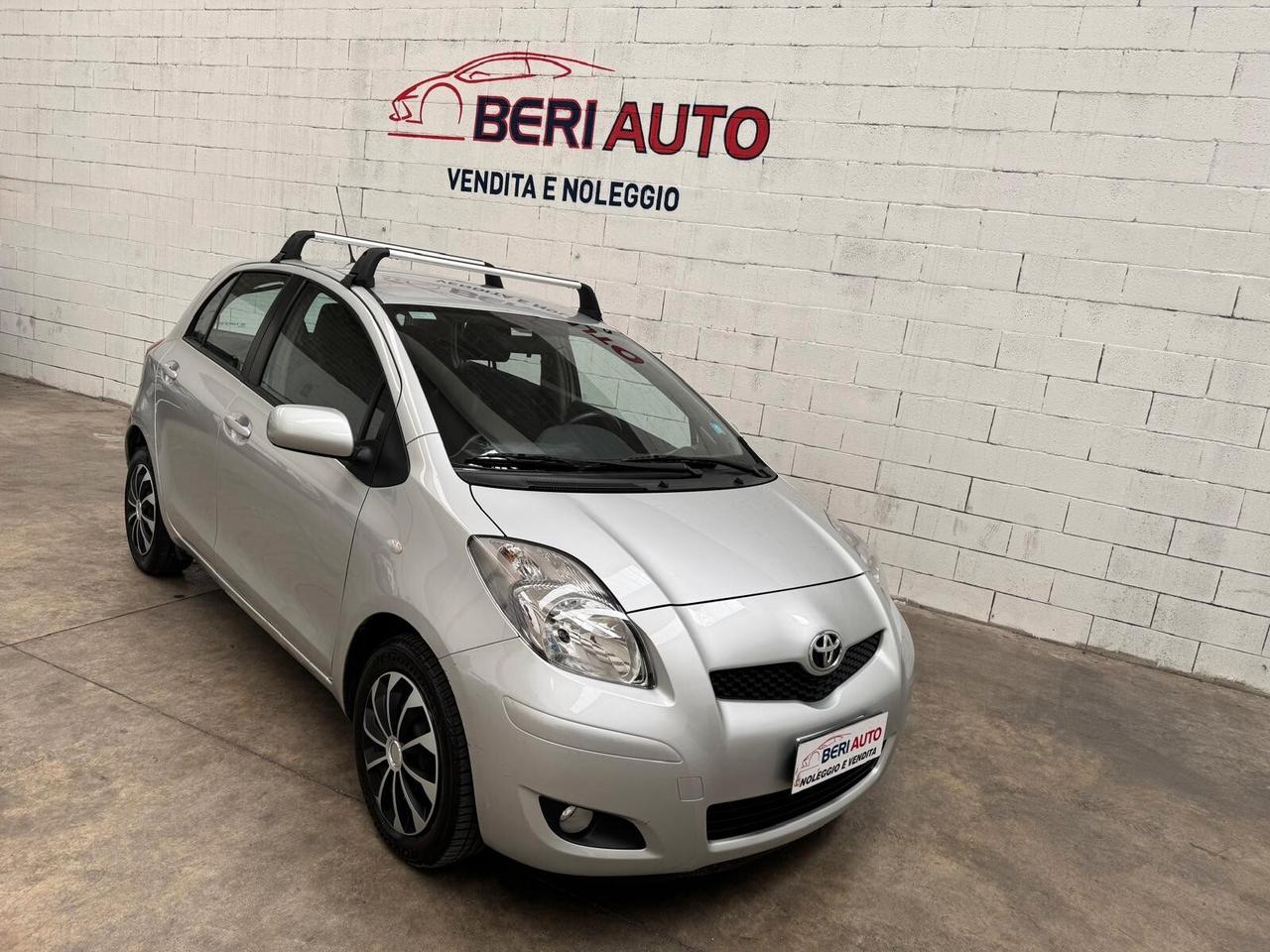 Toyota Yaris benzina adatta neopatentati