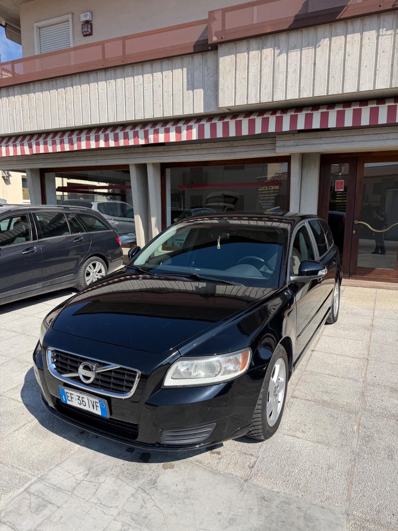 Volvo V50 D2 R-design