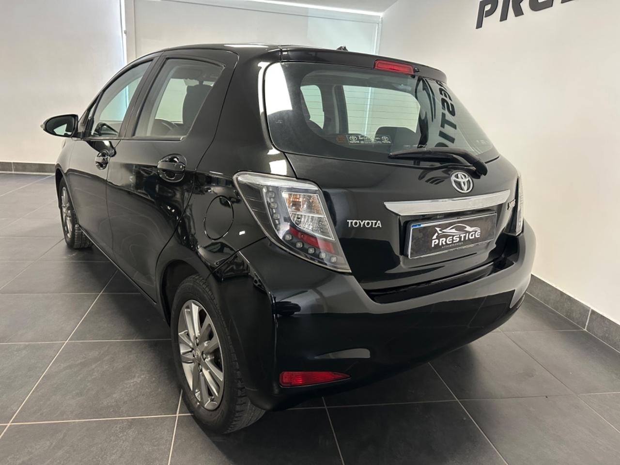 TOYOTA YARIS 1.0 NEOPATENTATI 69CV GARANZIA UNIPRO