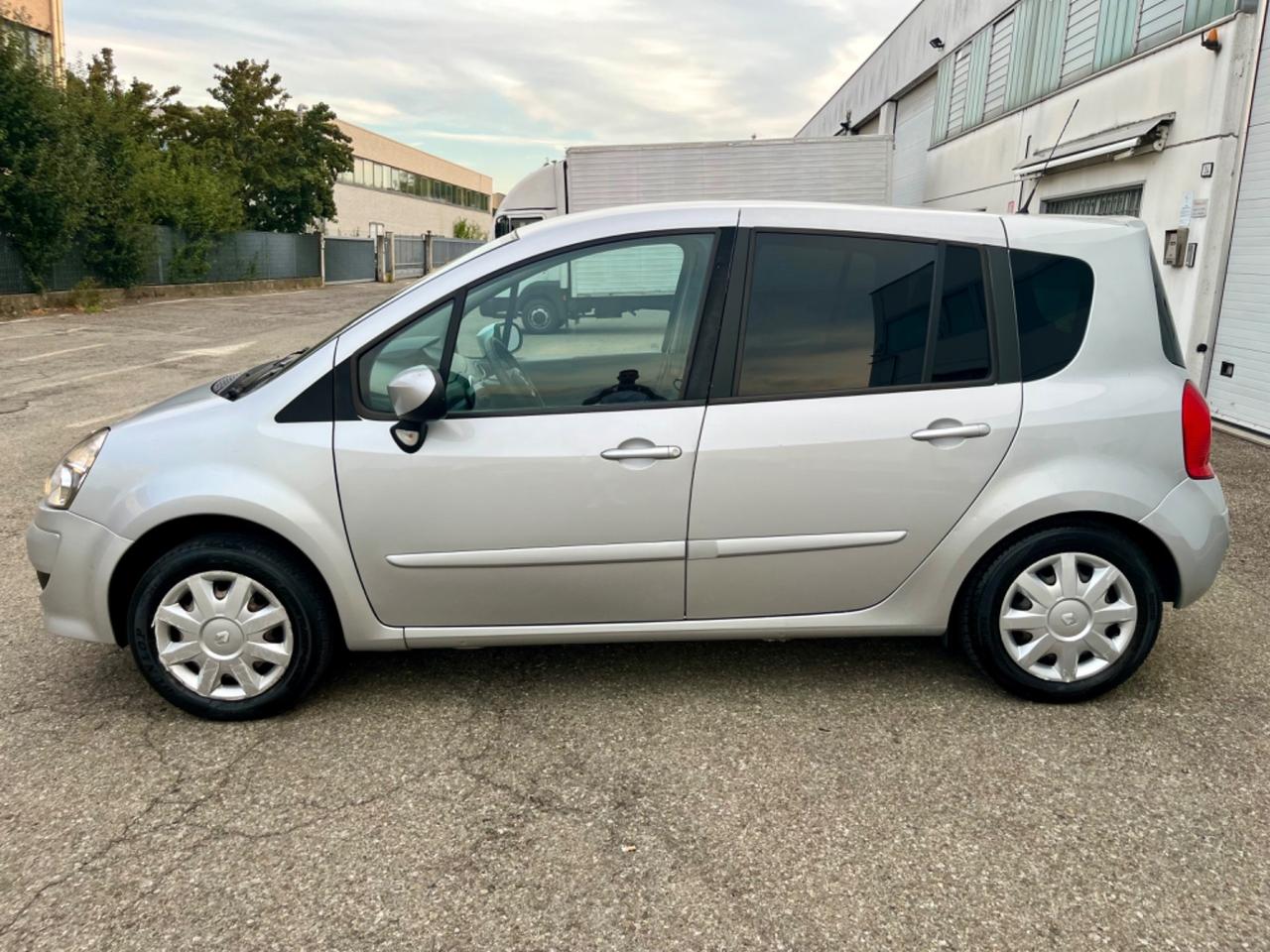 Renault Modus 1.2benz 2010 97.000km tutto fatto