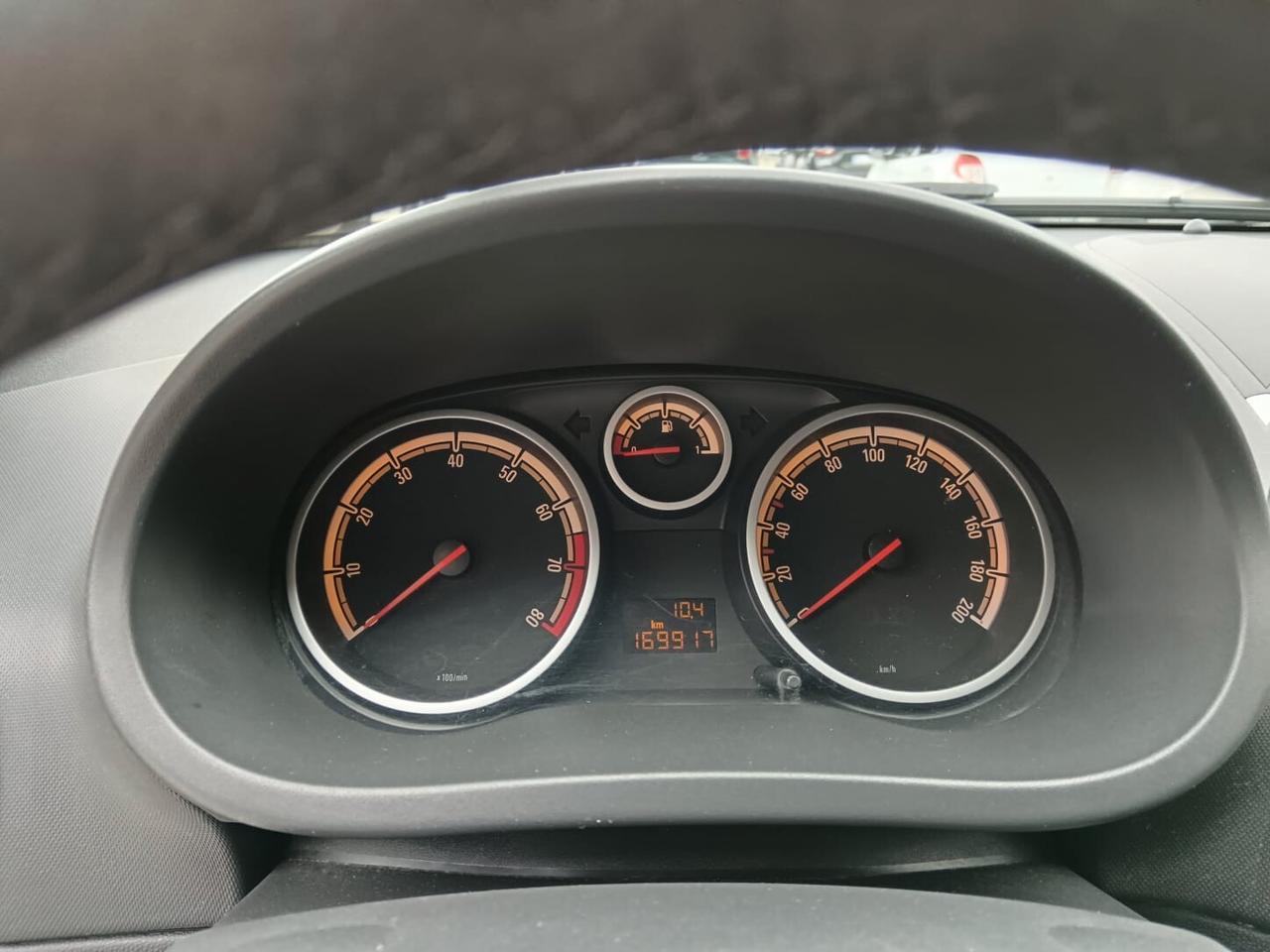 Corsa 5 porte GPL "UNIPROPRIETARIO"