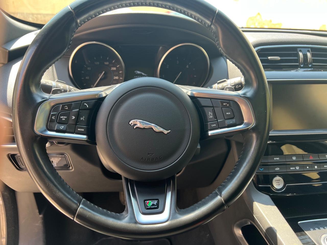 Jaguar F-Pace 2.0 D 180 CV AWD aut. R-Sport