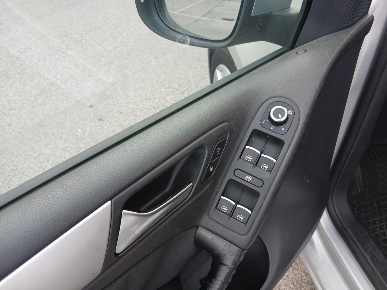 Volkswagen Golf 2.0 TDI 140CV DPF DSG 5p. Highline unico proprietario
