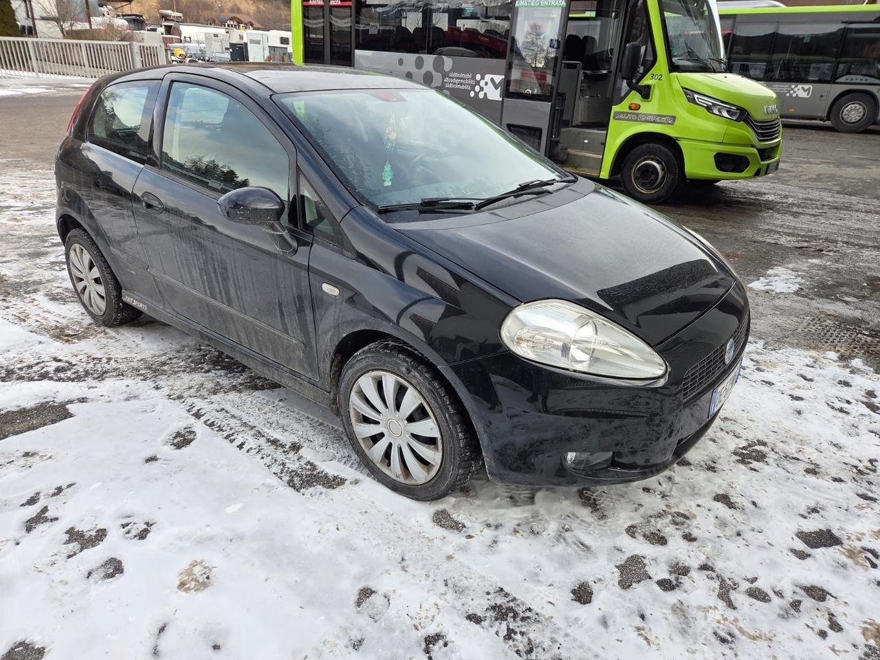 Fiat Grande Punto 1.4 3 porte Dynamic SI NEOPATENTATI