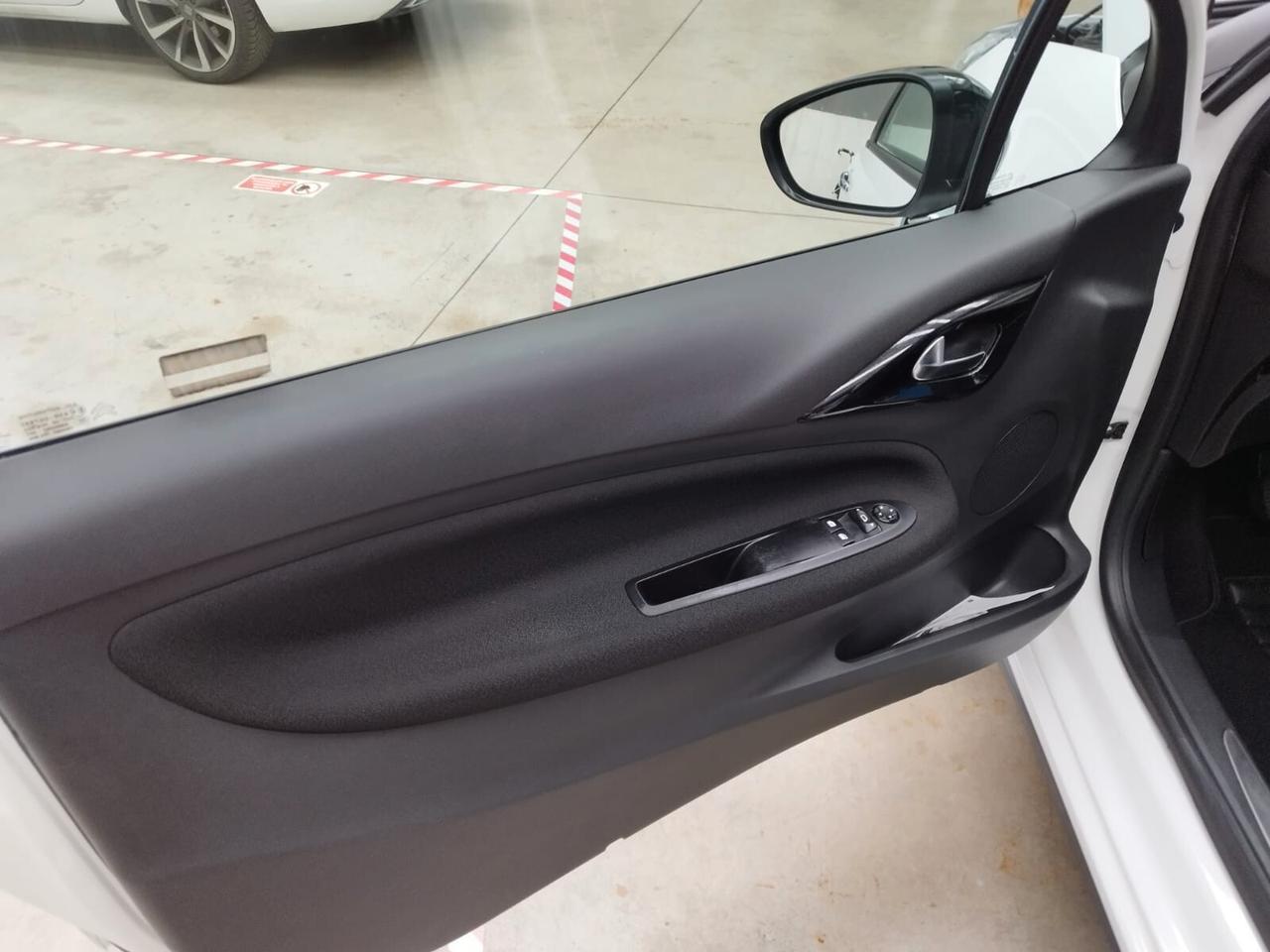 Ds DS3 DS 3 1.2 VTi 82 Just Black