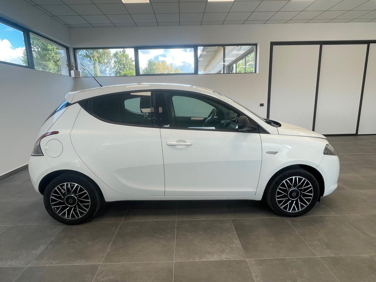 Lancia Ypsilon 1.2 69 CV 5 porte GPL Ecochic S Momodesign