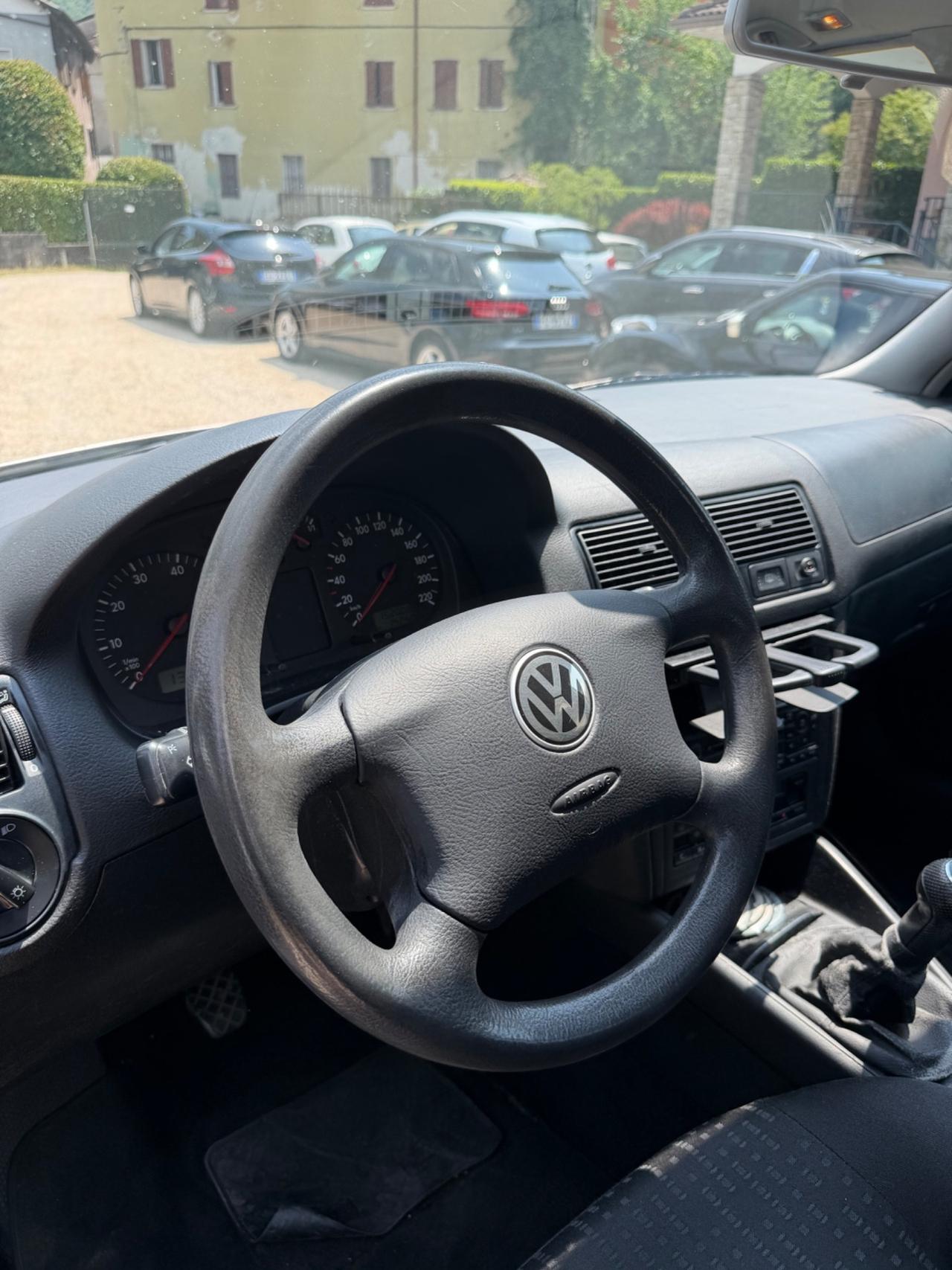 Volkswagen GOLF 1.4 KMCERT INTROVABILE