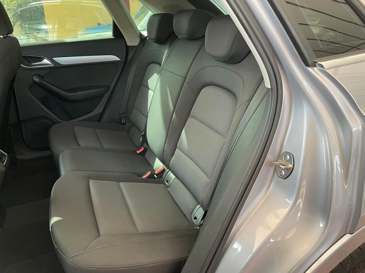 Audi Q3 2.0 TDI 120 CV S -Line Edition