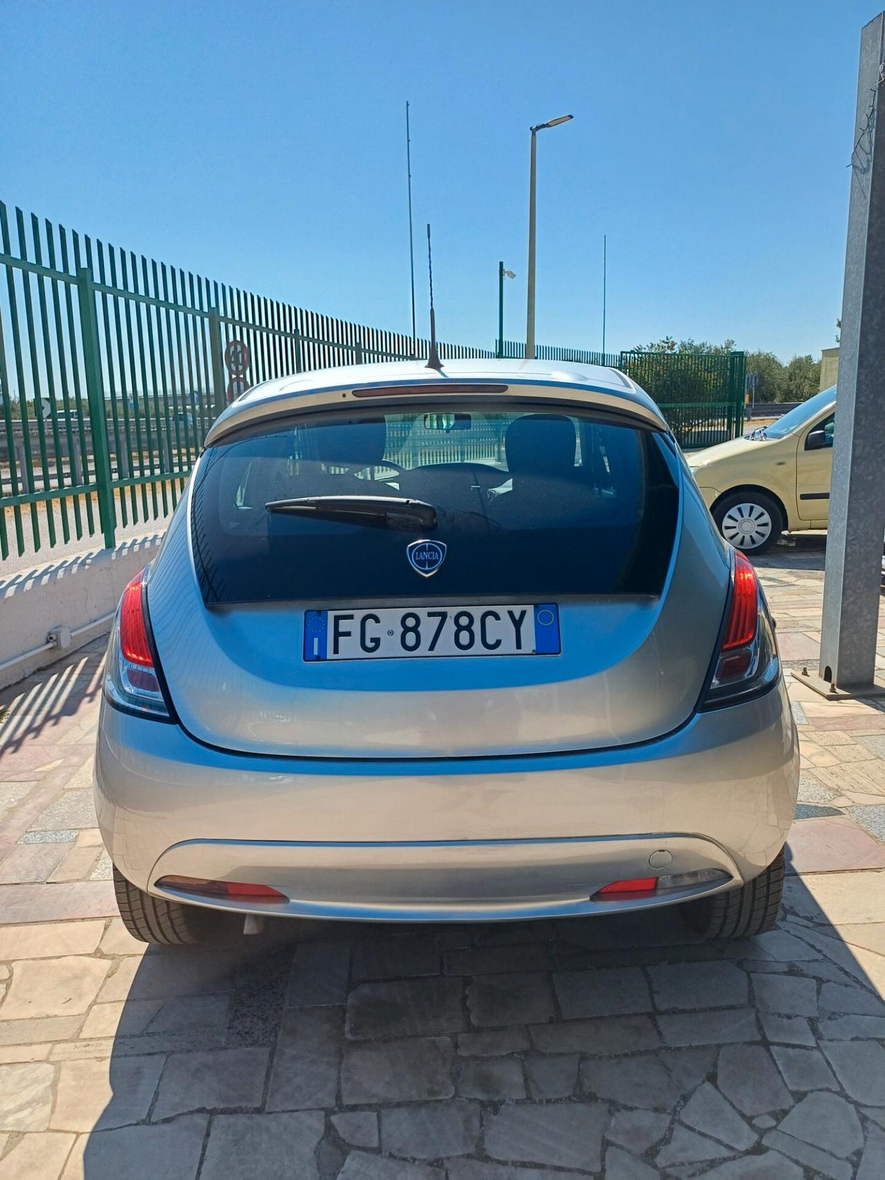 Lancia Ypsilon 1.2 69 CV 5 porte GPL Ecochic Silver