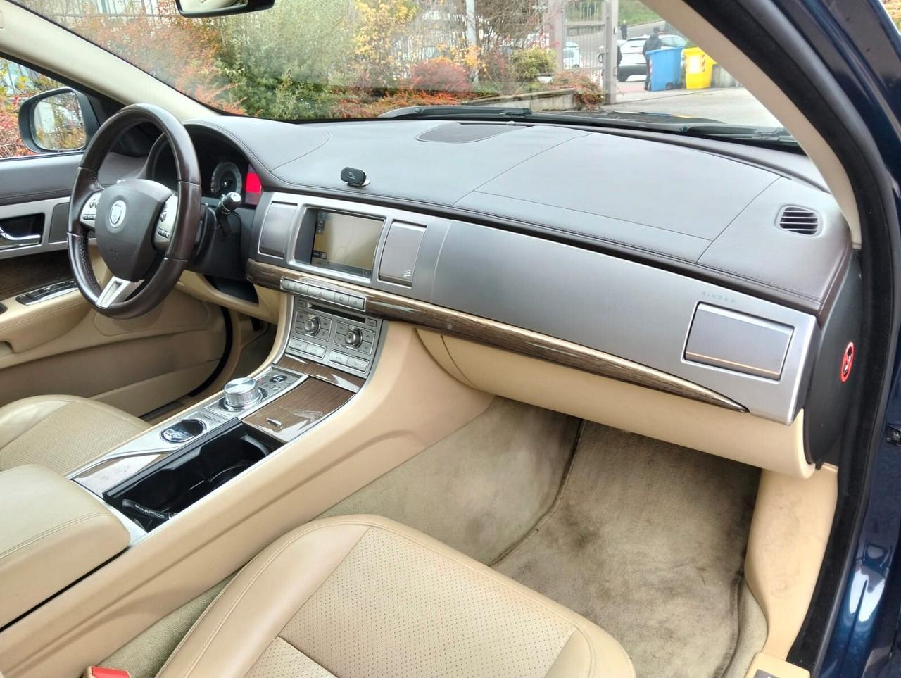 Jaguar XF 2.7D V6 Premium Luxury