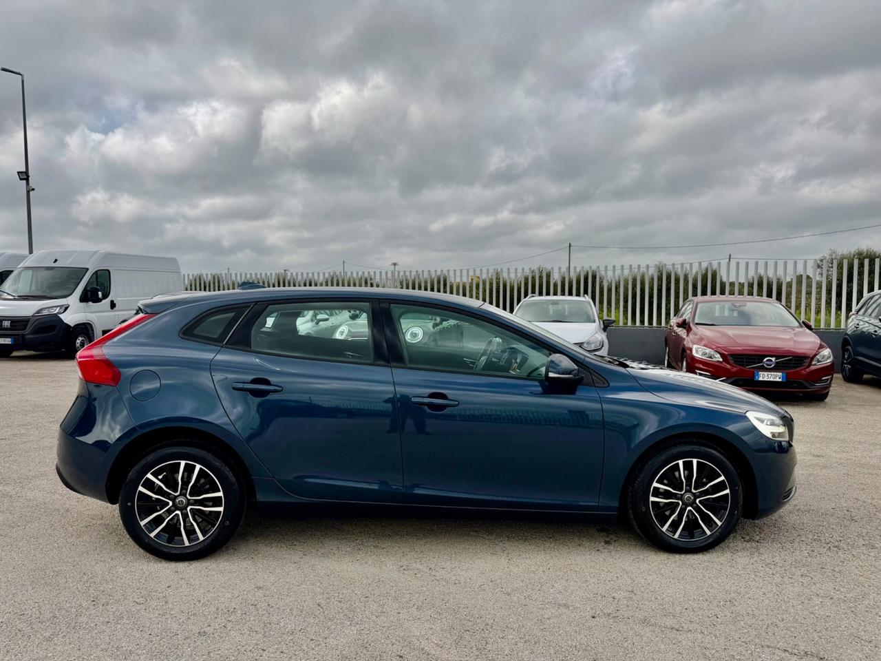 VOLVO V40 2.0D D2 120CV MANUALE FULL LED MY17