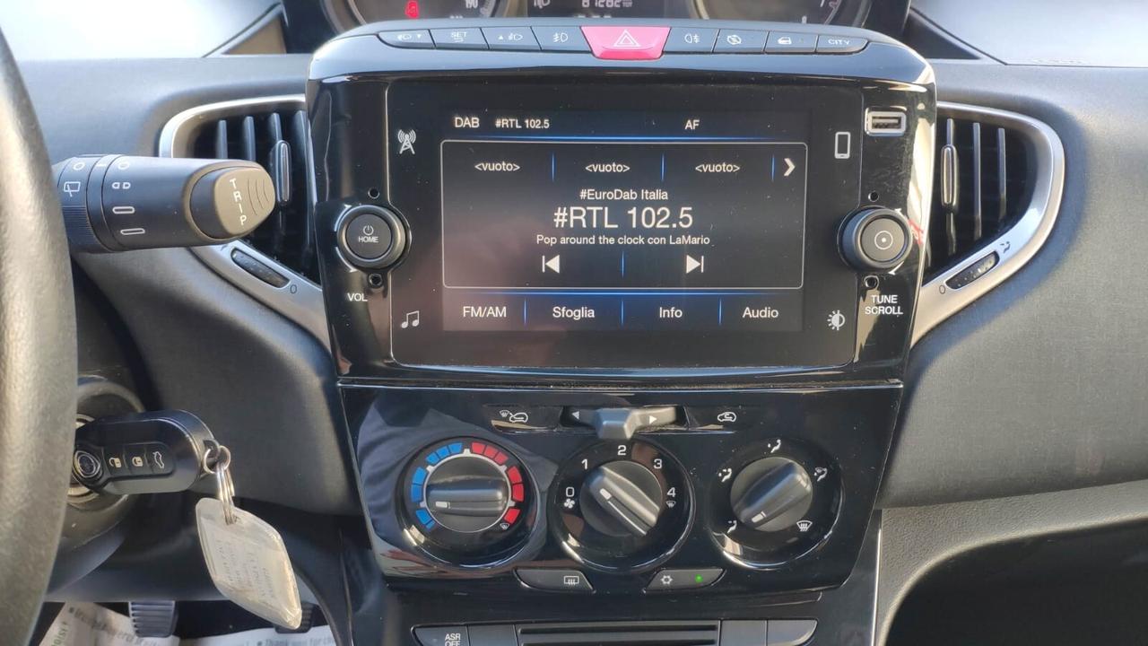 Lancia Ypsilon 1.0 FireFly 5 porte S&S Hybrid Gold