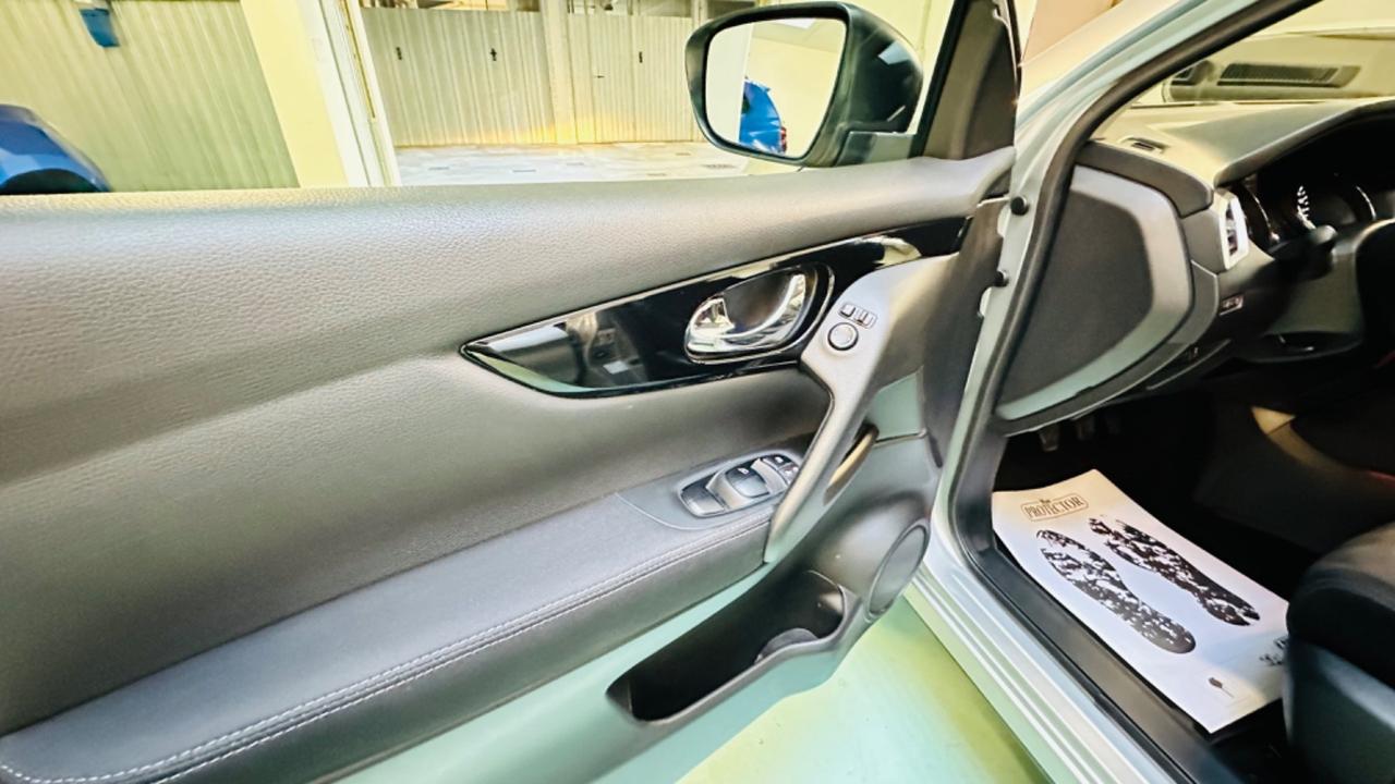 Nissan Qashqai 1.6 dCi 4x4 Tekna. Tagliandi certificati