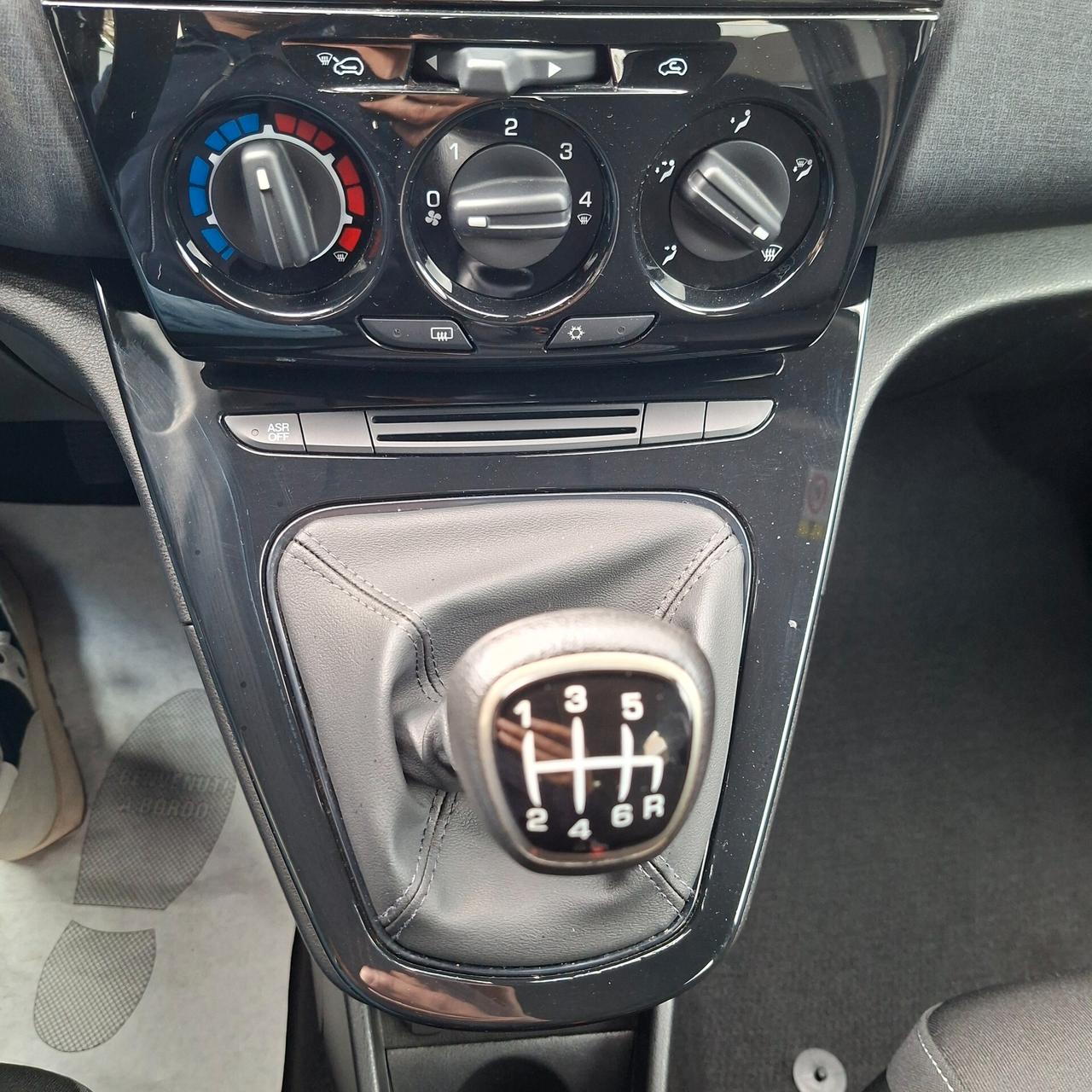 Lancia Ypsilon 1.0 Bz 70 Cv Hybrid Gold