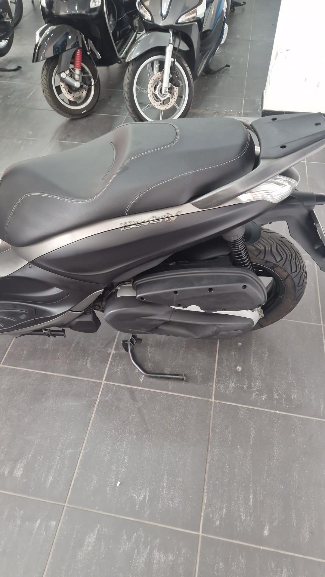 Piaggio Beverly 350 BASE
