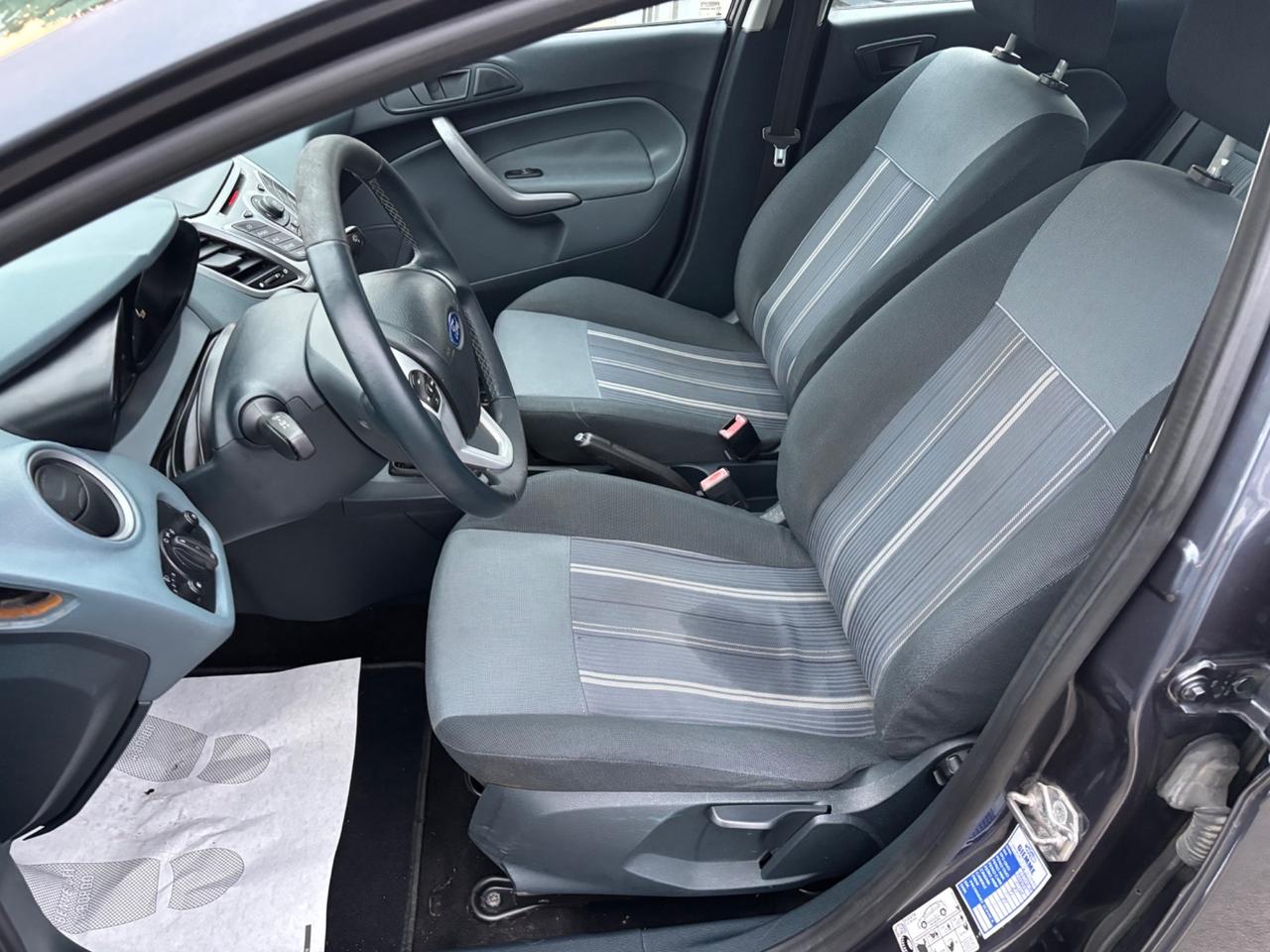 Ford Fiesta 1.4 TDCi 68CV 5 porte Titanium