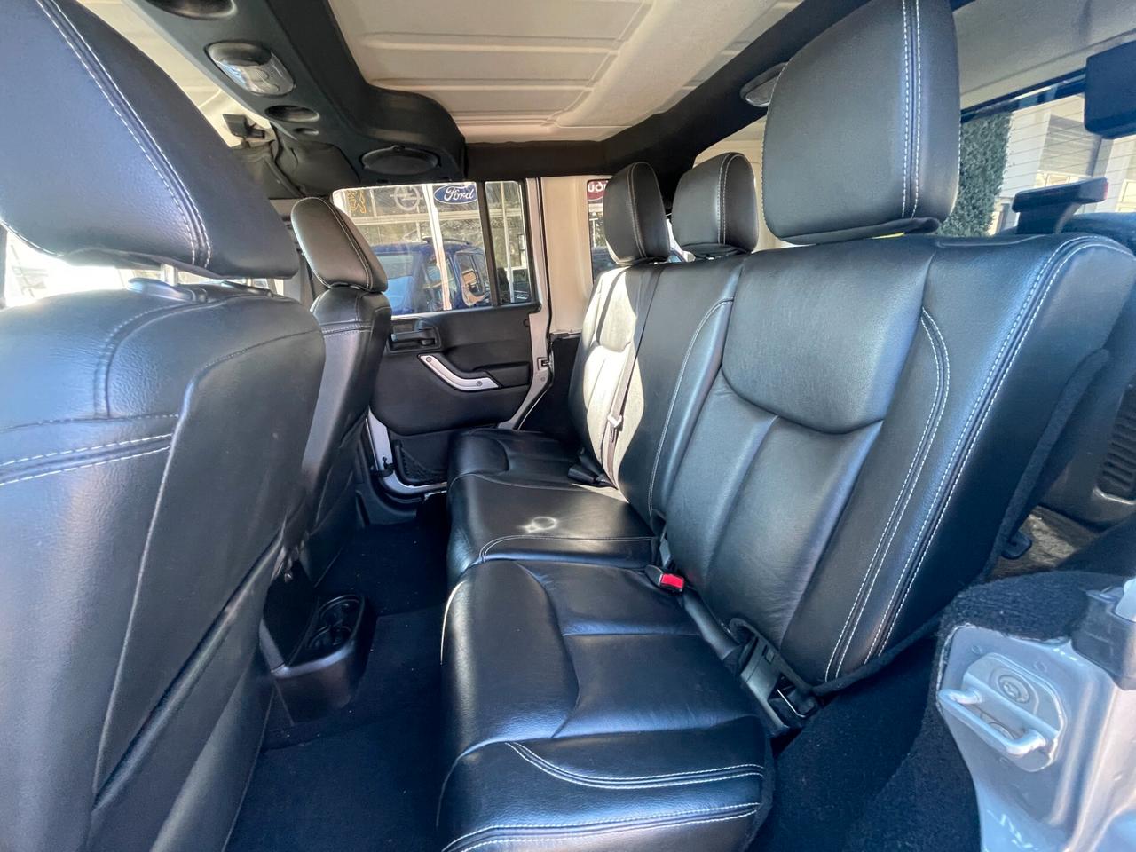 Jeep Wrangler Unlimited 2.8 CRD DPF Sahara Auto