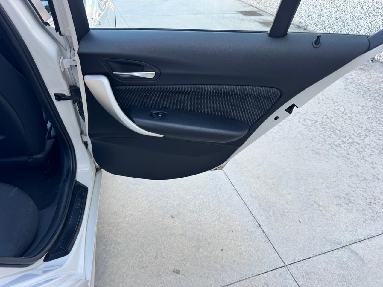 Bmw 118 118d 5p. Unique