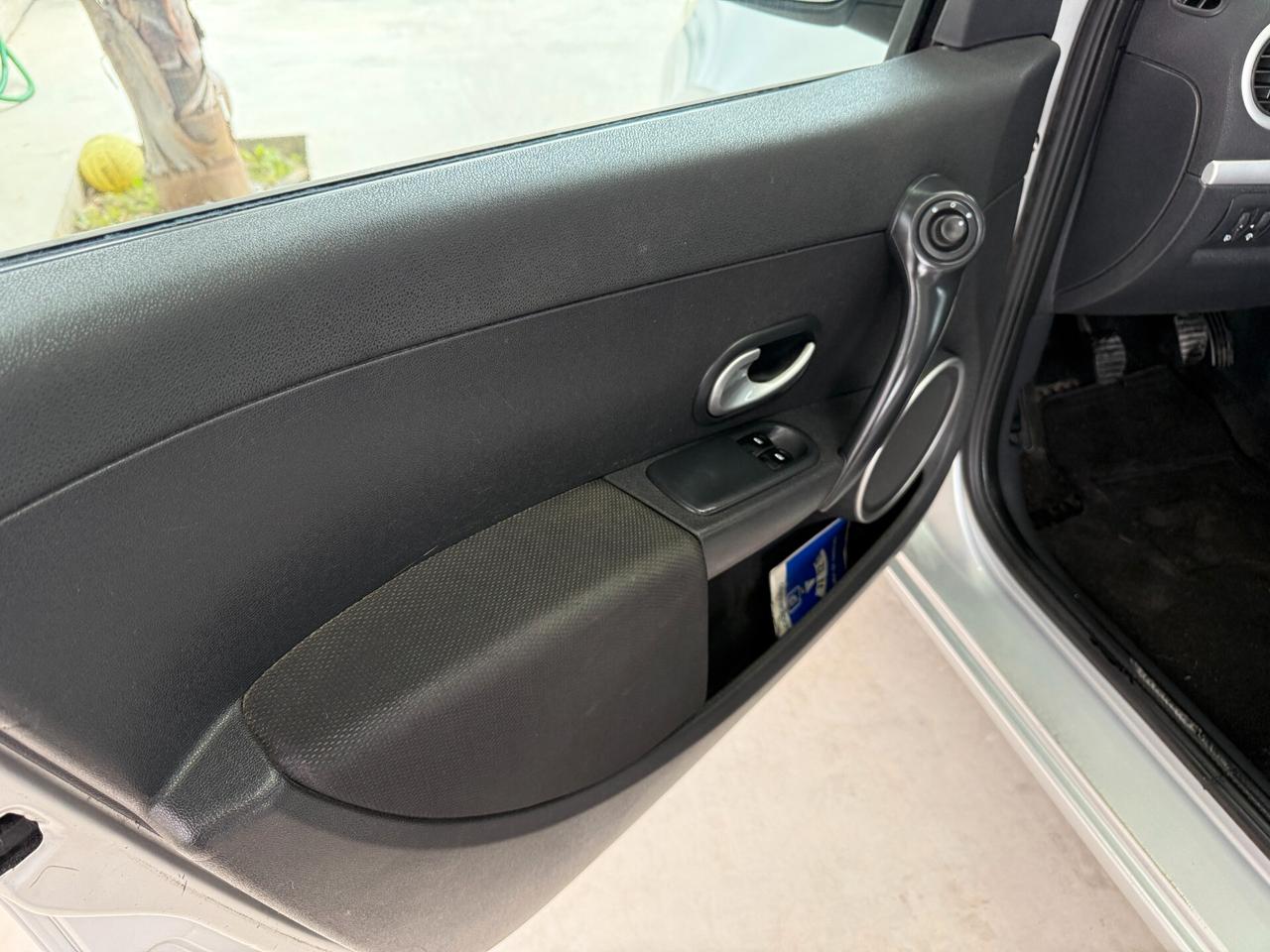 RENAULT CLIO 2007 1.2 BENZINA 75CV 80.000 KM