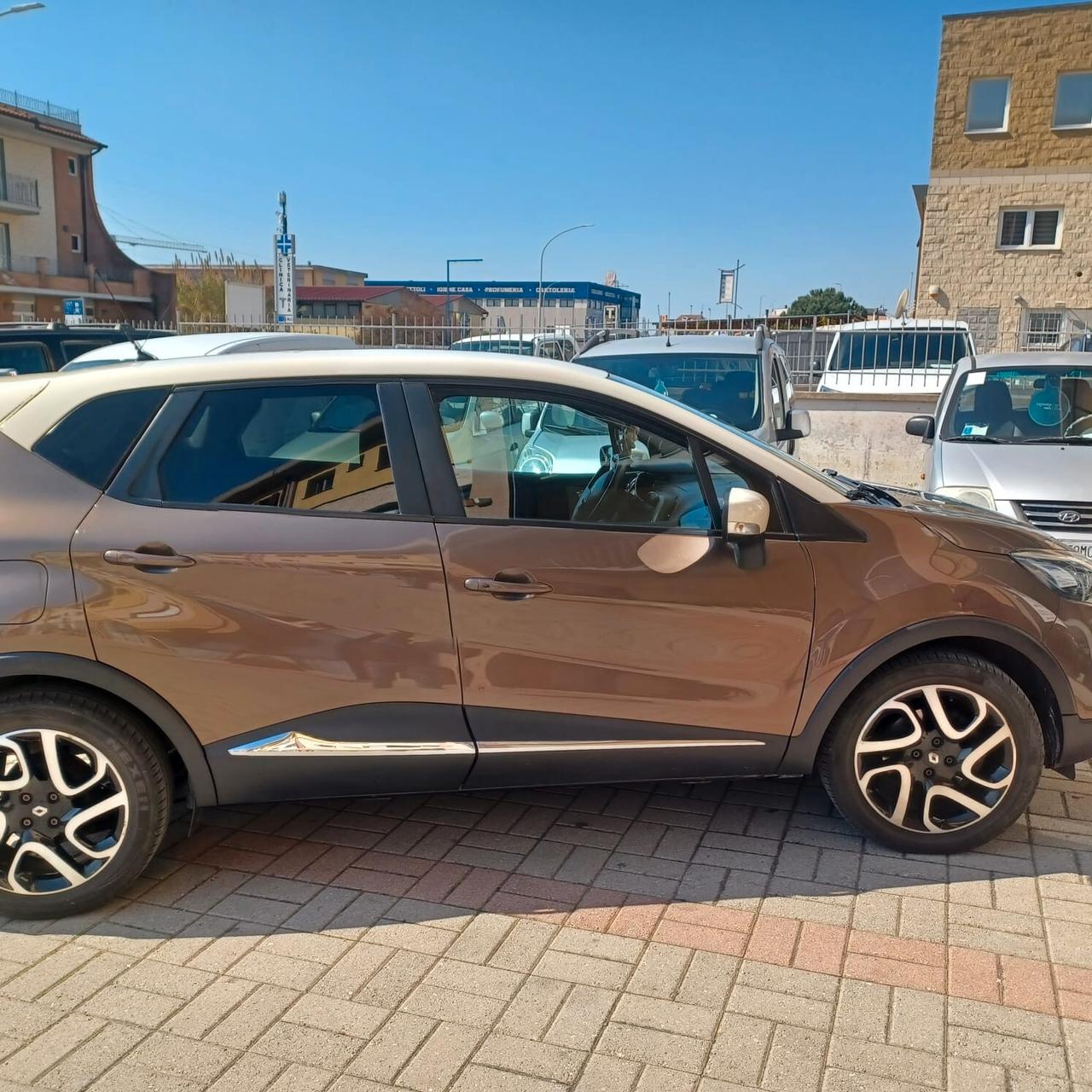 TENUTA IN MODO MANIACALE SEMPRE IN GARAGE CAPTUR 1.5