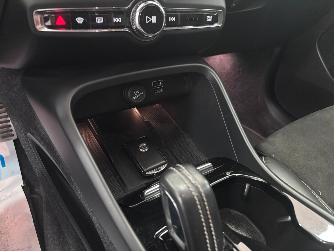 Volvo XC40 R-DESIGN LET-NAVI-TETTO