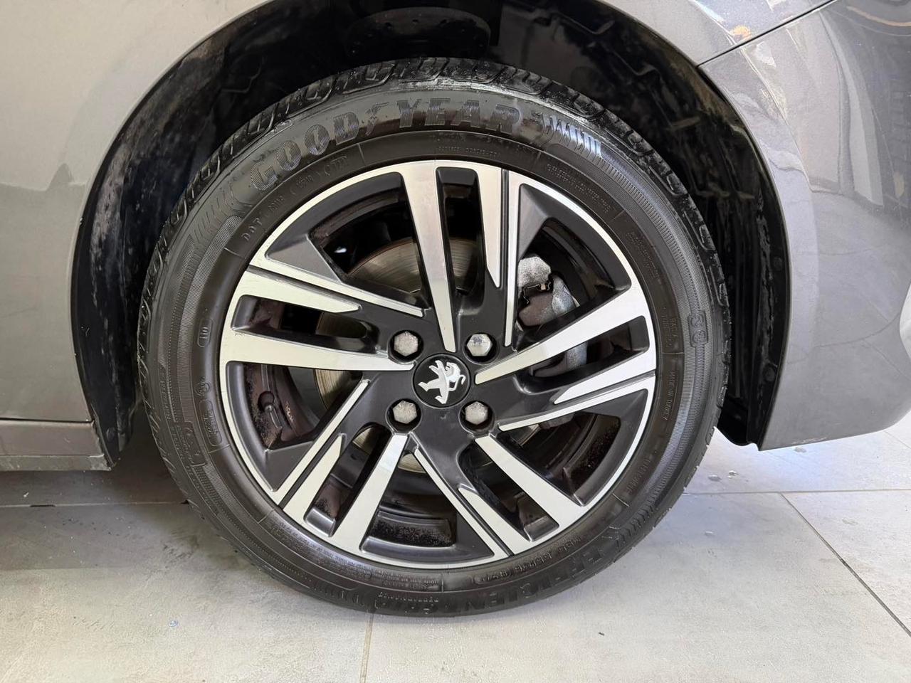 Peugeot 208 BlueHDi 100cv Allure 2021